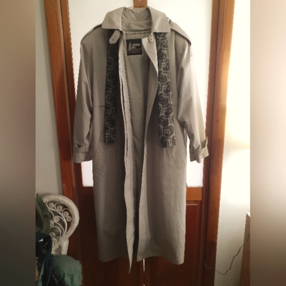 Like new vintage London Fog Trench coat